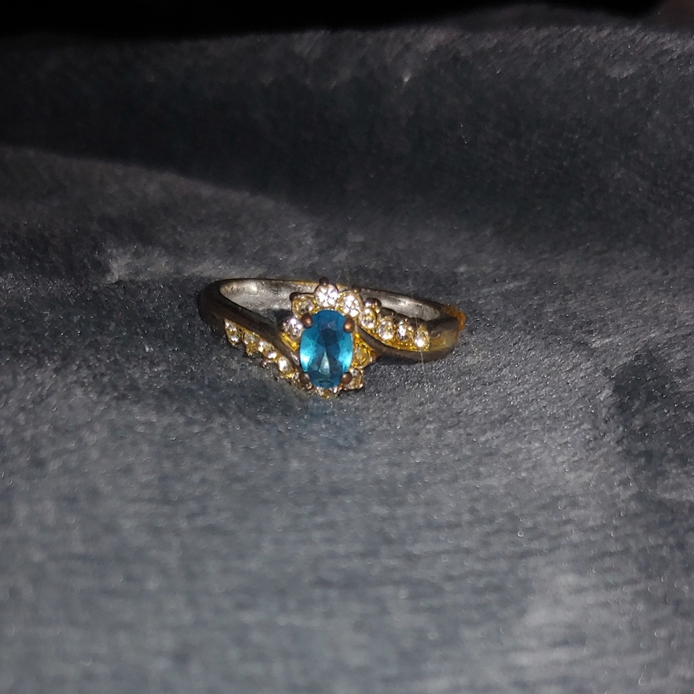 Elegant Blue and Silver Women's Ring